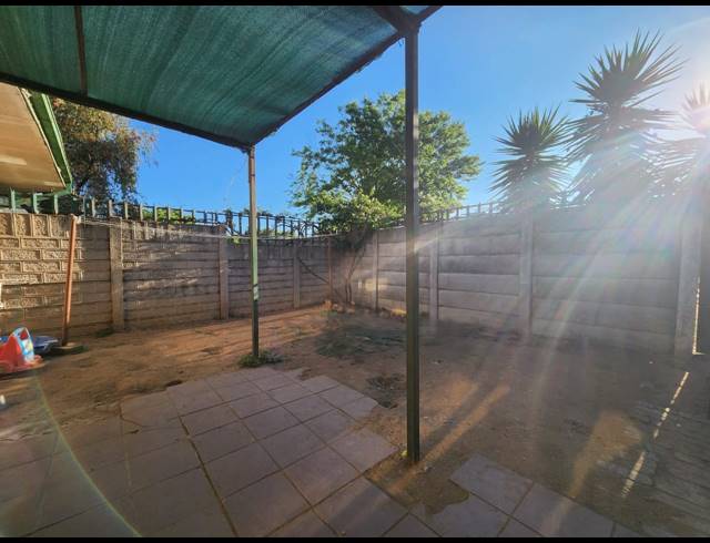 1 BEDROOM FLAT FOR SALE IN VANDERBIJLPARK CE 2